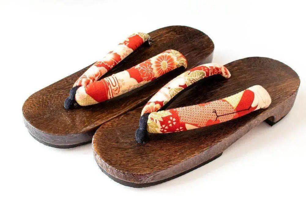 in|【语斋.翻译】凉鞋可不是cool shoes,买鞋时别说错哦