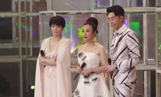 时尚|女明星一把年纪也要扮嫩，汪明荃大郑裕玲10岁，穿裙子像同龄人