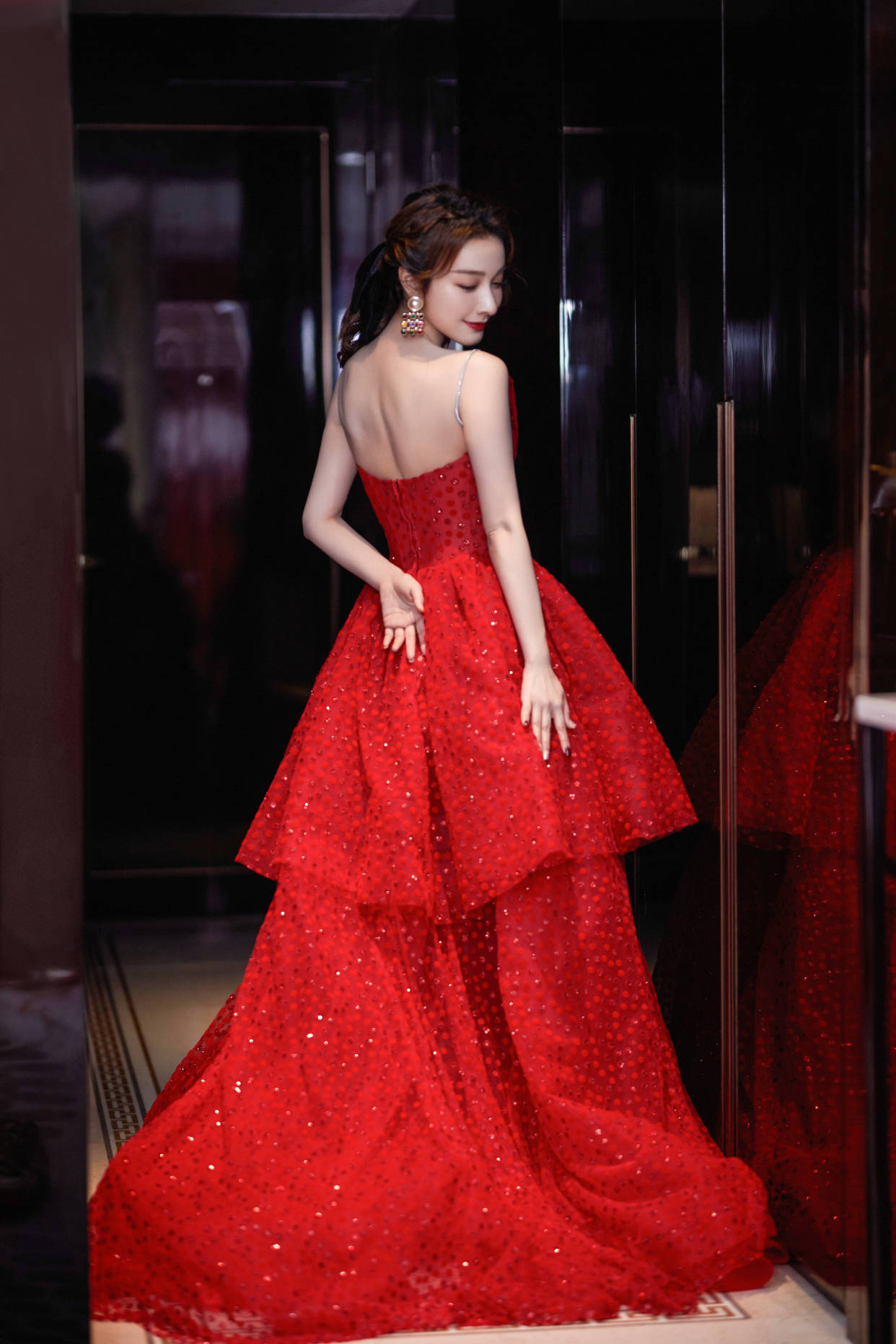 小个|吴昕的女神气质没得说!露背链条蛋糕裙复古高雅,完美蜕变真惊艳