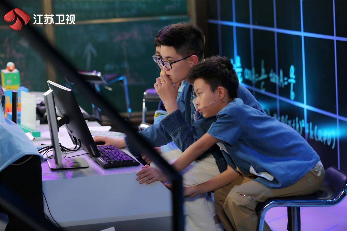 超脑少年团刘洁洁惹哭观众打击式育儿惹恼伊能静