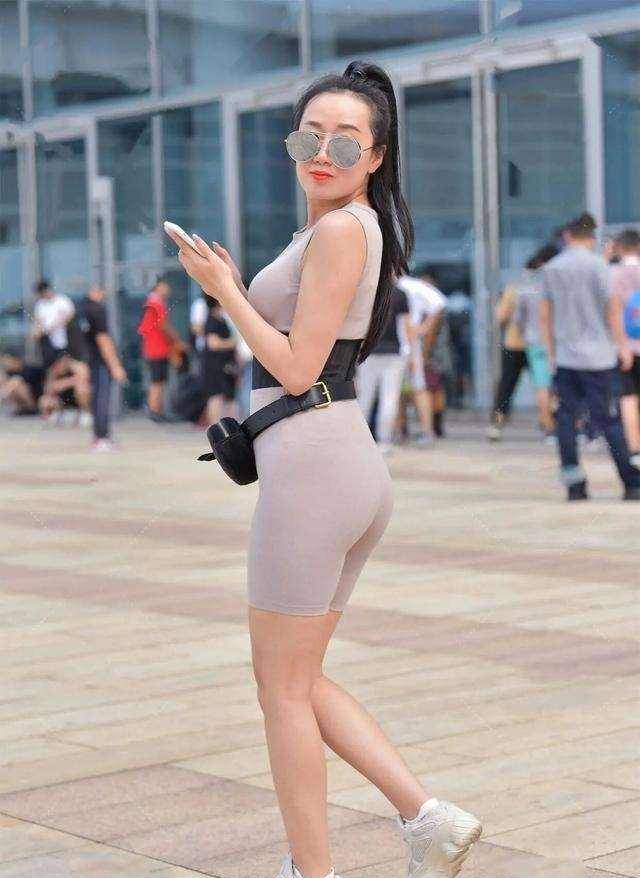 整体|长腿姑娘适合穿打底裤，配色亮眼吸睛，舒适清爽