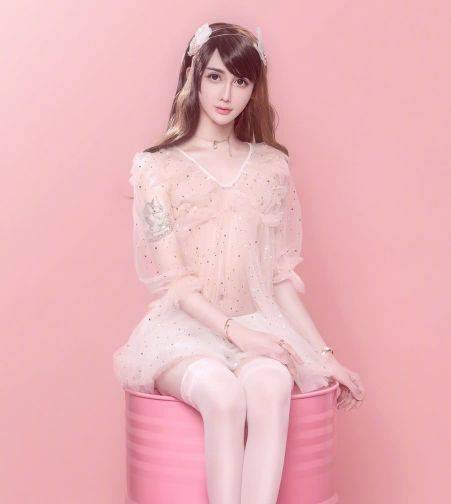 蛇精男男扮女装逆天了丝袜穿出长筒袜这位小仙女太美了