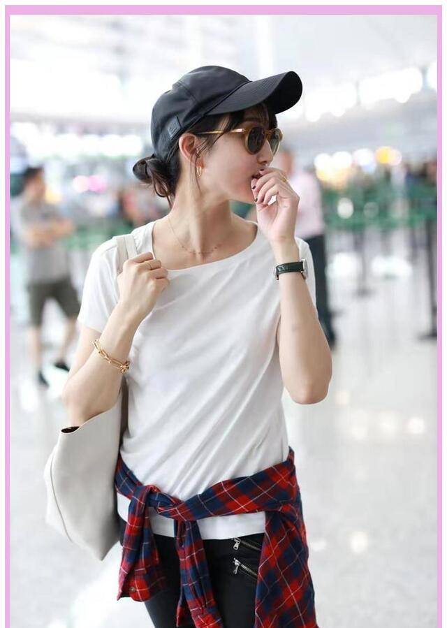 娱乐|37岁张钧甯白T简单走机场，街拍搞怪表情多，狗啃刘海意外可爱