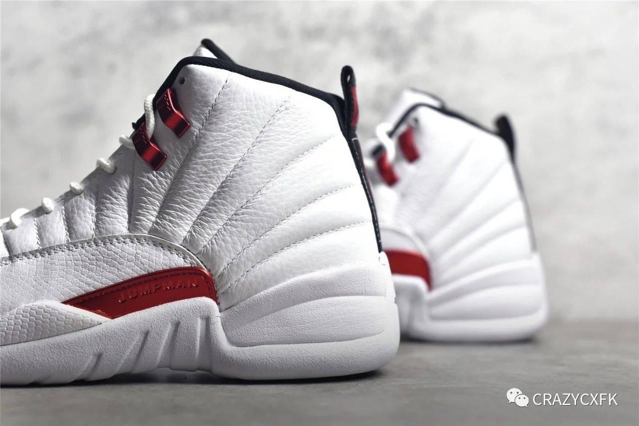 乔丹air jordan 12 twist 白红篮球鞋评测_黑色