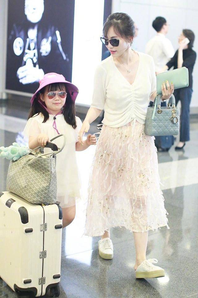 身材|马蓉的时尚一般人还是别学了，虽然身材没料，但却透出一股清纯感