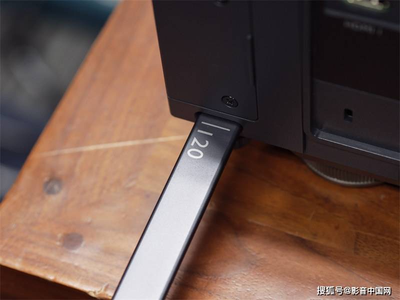 方面|BenQ i985L：迈进另一个阶段的三色激光强作