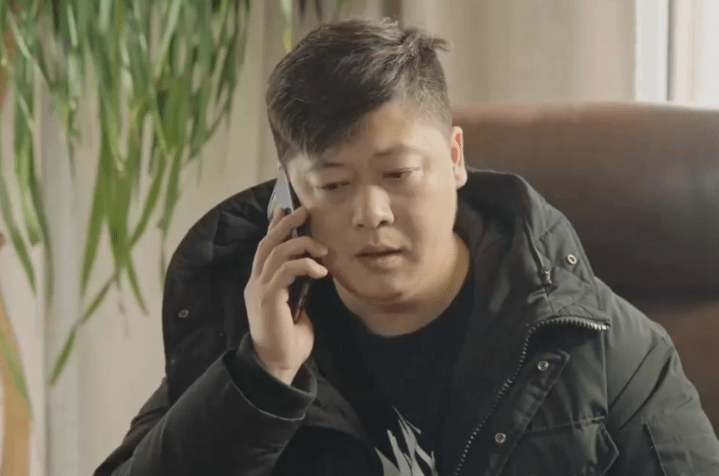 因《乡村爱情》走红,曾经被赵本山精心培养,如今却摆摊卖烧烤_贺树峰