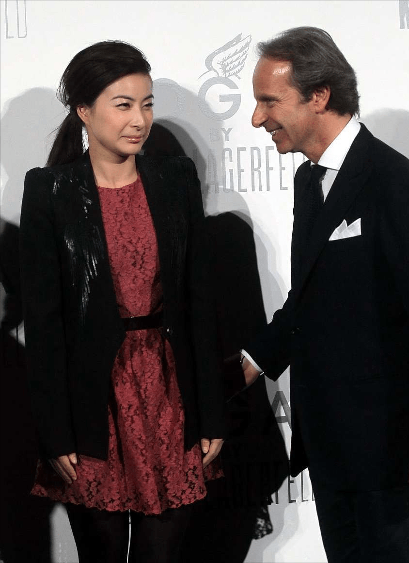 马尾|郭晶晶当裁判挺有气场的，当妈以后更稳重了，低马尾隐藏豪门气度