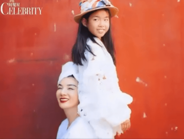 黄奕|黄奕首度携女儿拍大片，8岁黄芊玲造型唯美，与妈妈颜值差距颇大？