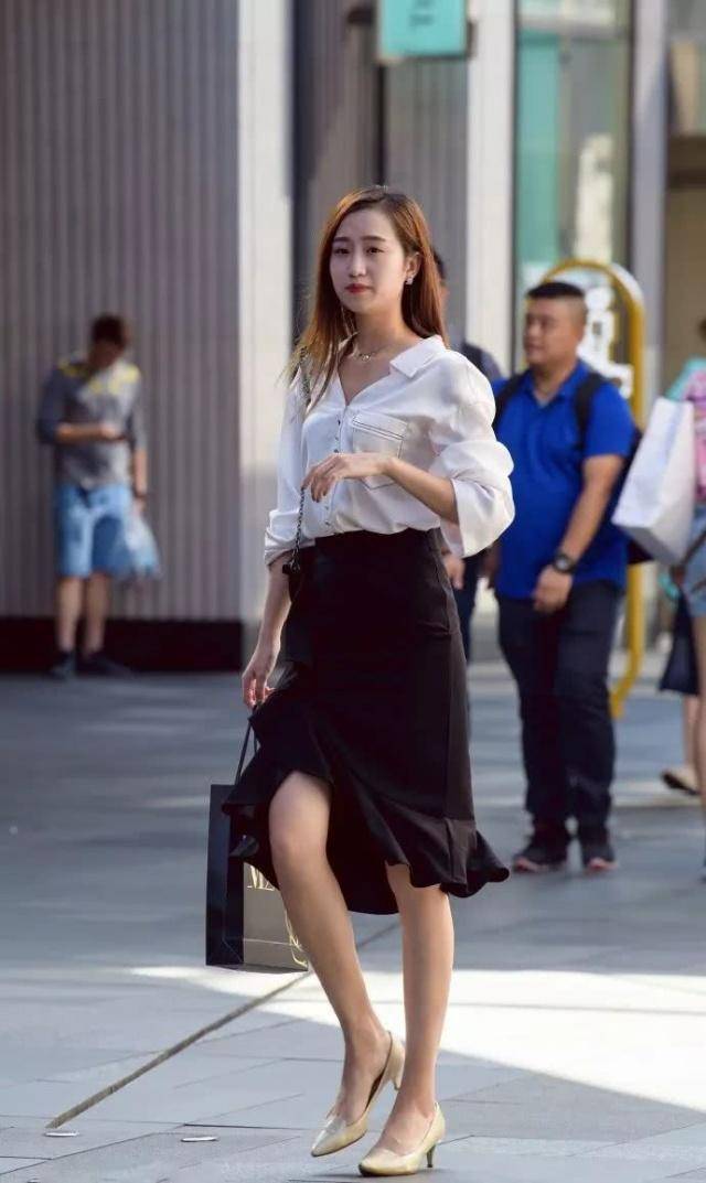酷酷|精巧美搭的裙子，充满很好的年轻活力，时时刻刻展现你的美