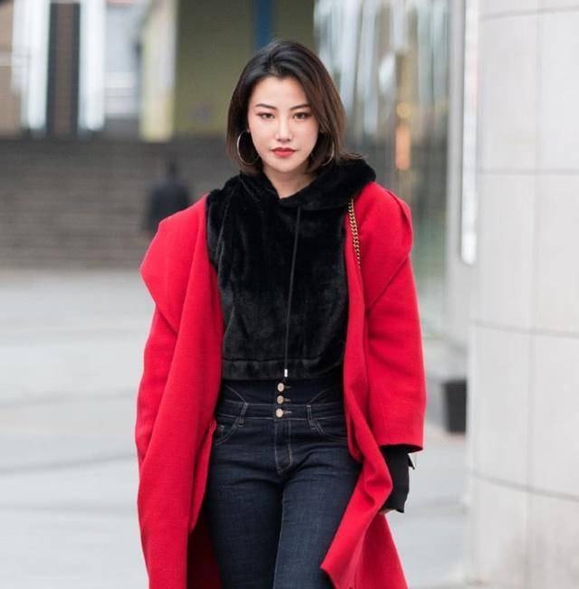 显得|舒适利落的大衣优雅又很气派，使你拥有潇洒帅气的街头风