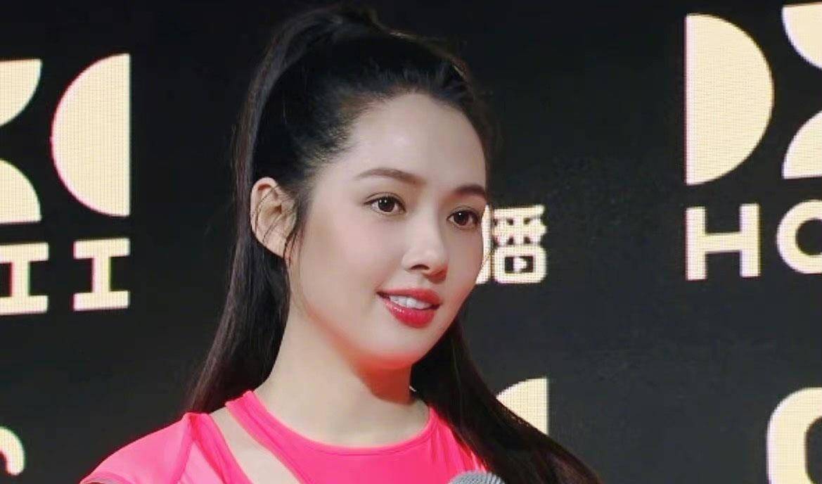 郭碧婷|郭碧婷产后首次上综艺，穿卫衣打扮廉价不像阔太，谈女儿满脸笑容