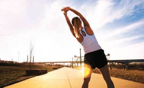 空腹|早上跑步，空腹跑还是饭后跑？晨跑的正确标准是什么？