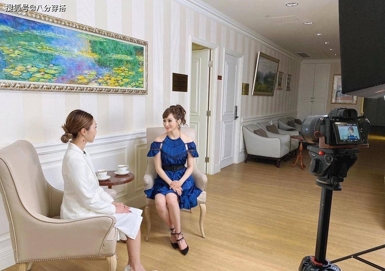 黑色|55岁罗霖真是不显老,一袭吊带连衣裙高贵典雅,身段婀娜真惹眼