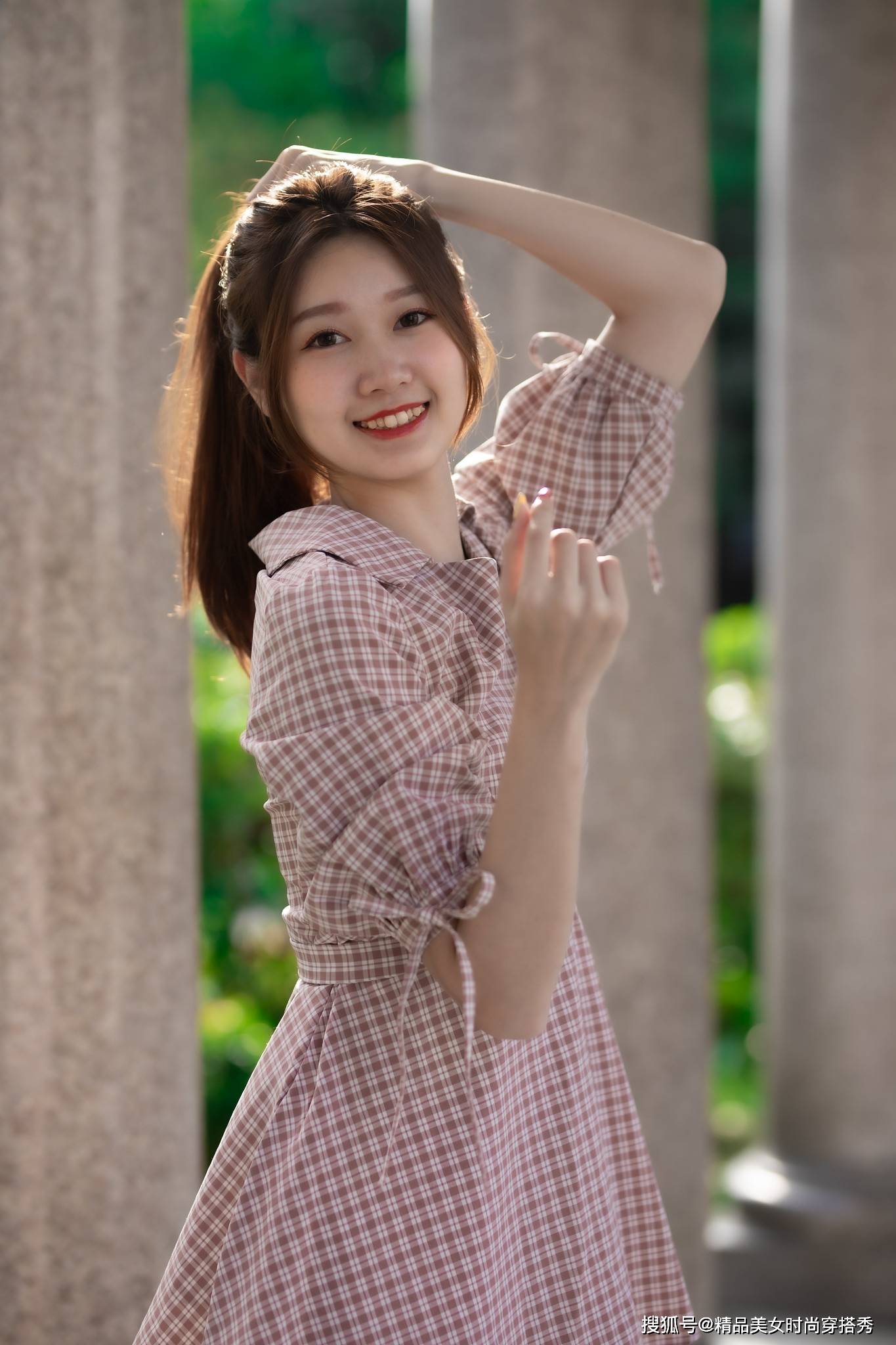 色调|衬衫裙是一款简单时尚的单品，简约利落又不失女人味