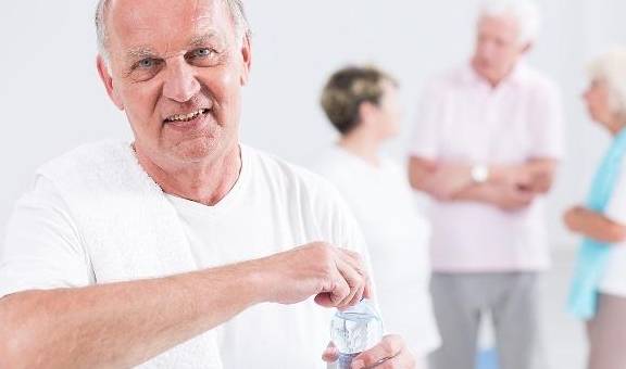 肾脏|身体如果缺水了，一般会有这3个讯号，知道的人还不多