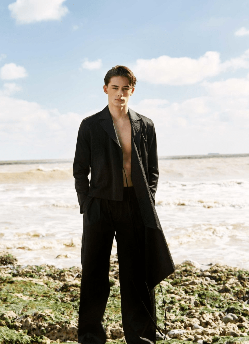 13岁凭颜值爆红消失5年后生图被围观网友竟然没长残