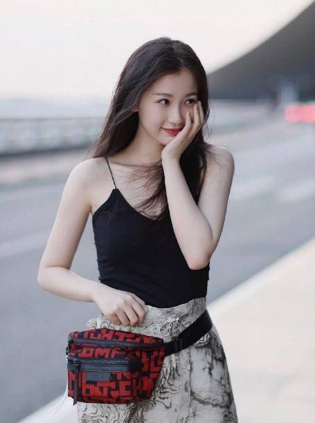 初恋|拥有初恋脸的美女，这个干净的样子太迷人了