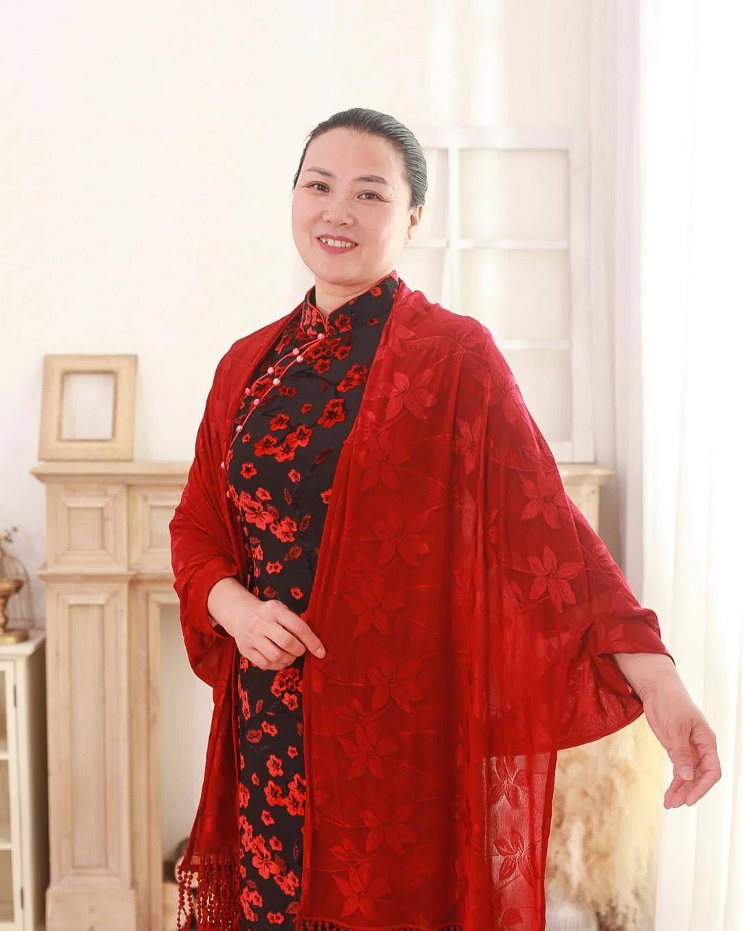 设计|适合穿旗袍的中年女人，身材符合这3个“特征”！瘦真的不在其中