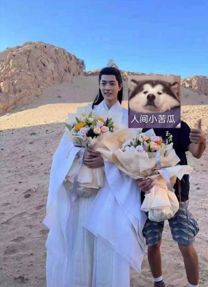 红一|肖战杀青和任敏“比可爱”！两人一红一白好搭，皮肤也是全场最白