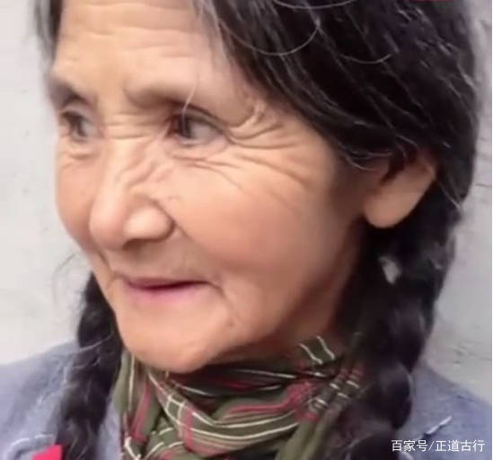 生活|岁月从不败美人，66岁老人因颜值走红，网友：童话中的公主？