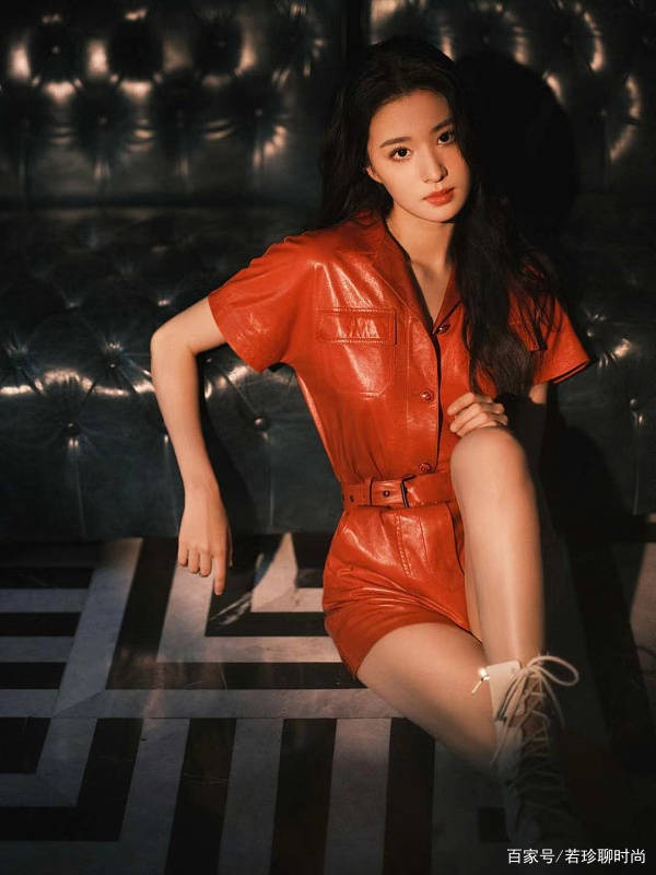 服装|王楚然真的娱乐圈中的清流,就算穿得挺成熟,气质也很清纯
