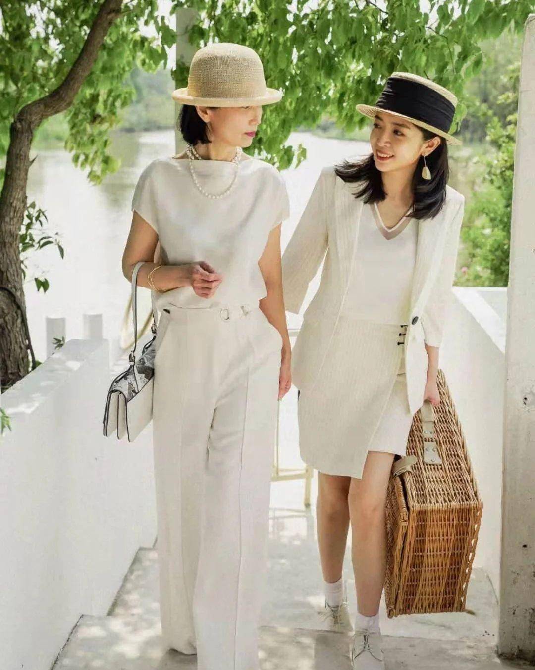 中老年|六十岁的女人，上衣+裤子怎么搭才时髦？教你3组百搭公式，美又嫩