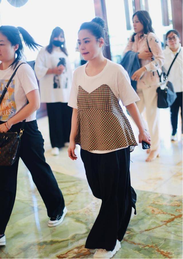 钟欣潼|阿娇真是骨子里的好看，穿身“松垮”休闲装，看脸还是那么精致