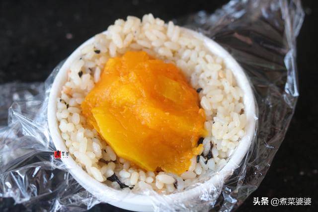 虾皮|吃不完的米饭别老炒着吃,早餐这么做,鲜咸又软糯,比蛋炒饭更香