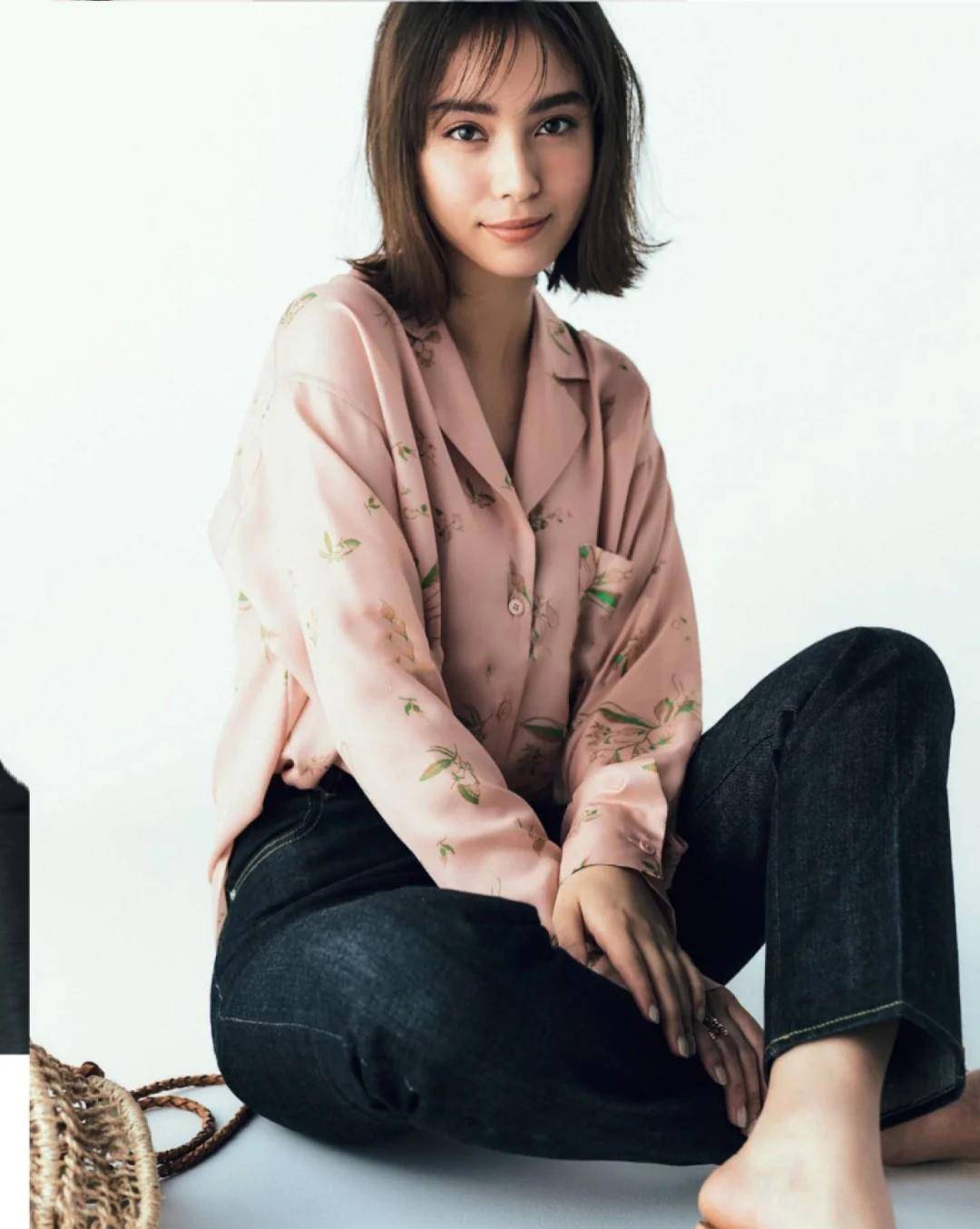 高跟鞋|4、50岁的女人，建议不要穿高跟鞋！今年流行这样搭，特时髦