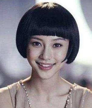 发型|最流行的短发，唐嫣像18岁，郑爽甜美，杨幂个性，只有她的最尴尬