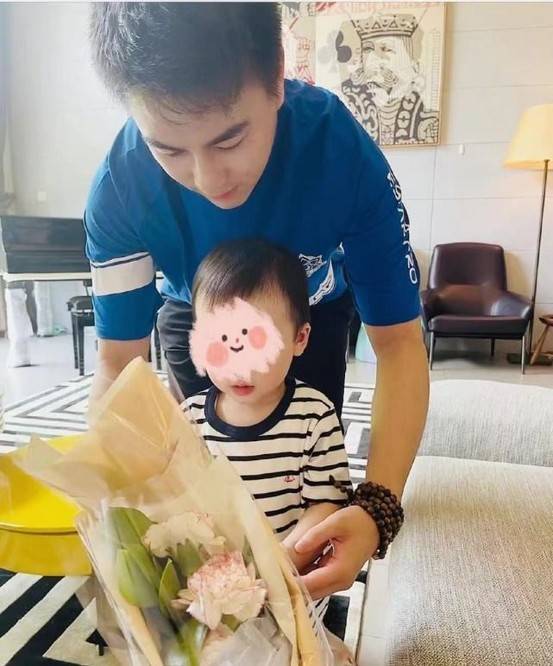 何猷君|奚梦瑶短发出镜，自曝怀二胎孕吐强烈去看中医，被猜测怀的是女孩！