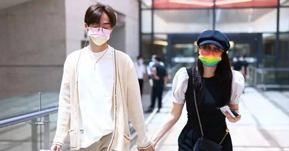 袖子|为什么我说论身材，小头长腿关晓彤不及大头短腿杨紫？