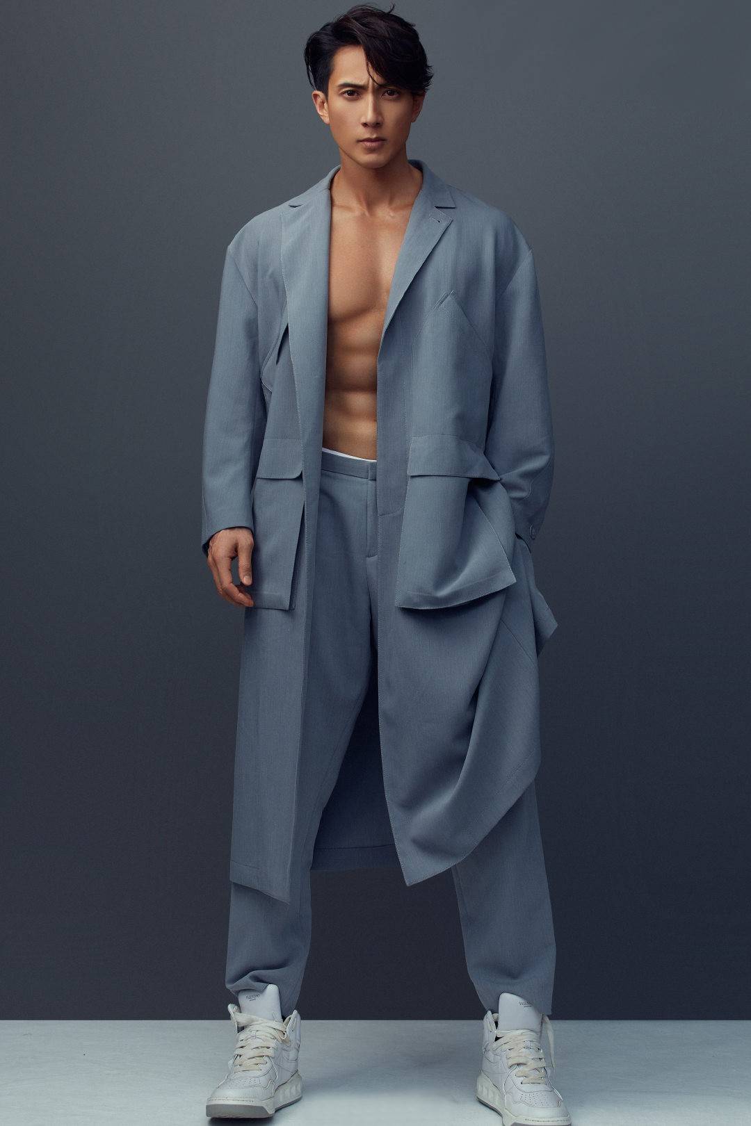 腹肌|吴尊靠身材也能上热搜，八块腹肌很强悍，42岁这发量令人羡慕