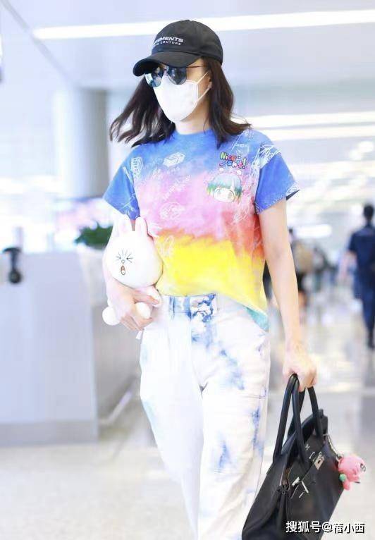 国际|论气质我只服宋佳，穿搭好像不用花心思，随意套上就是美出国际范