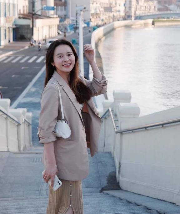 下巴|方脸适合什么发型？方脸女孩变美手册，发型妆容都能够修饰