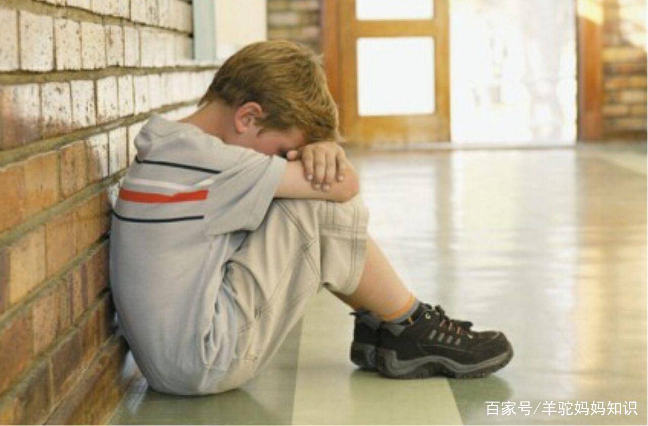 坏人|4岁女孩哭个不停，说被“面具”老爷爷欺负，裤子上还有血迹。