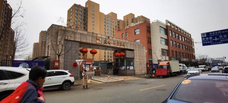 (原生猪爸爸摄于2021年3月18日)↑图4-3 燕保·辛店家园6号楼是小区的