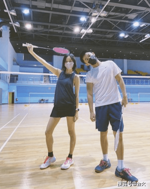 老公|38岁陈意涵挺孕肚打球，肚子圆滚四肢纤细，认真运动后一脸轻松