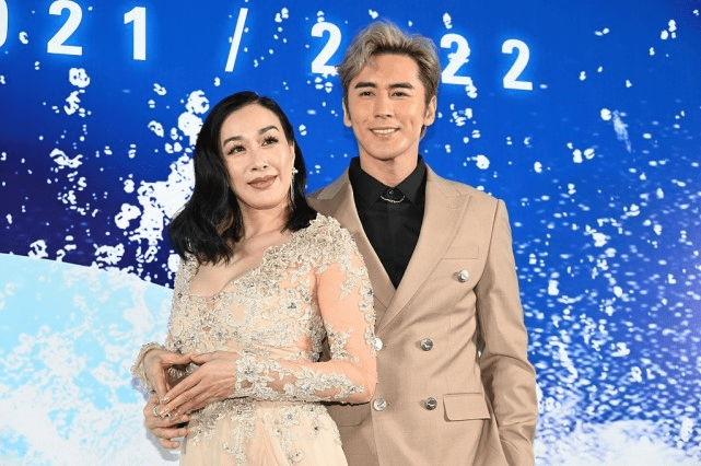 女生|钟丽缇穿礼裙太高调，丰满身材毫不掩饰，真不怕张伦硕吃醋