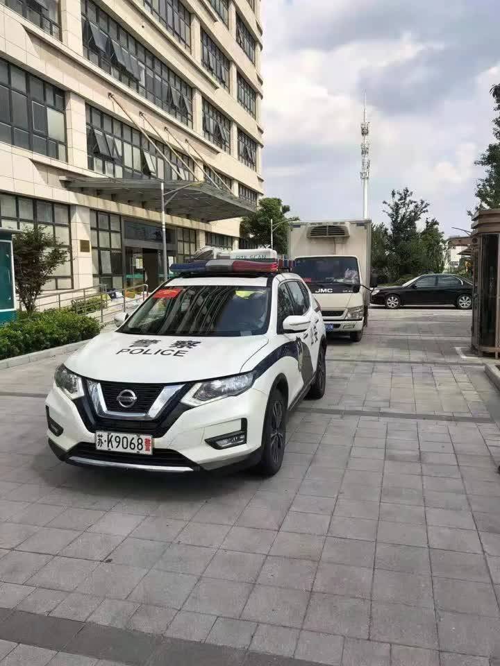 与时间赛跑!扬州公安交警百辆警车火速转运核酸检测样本