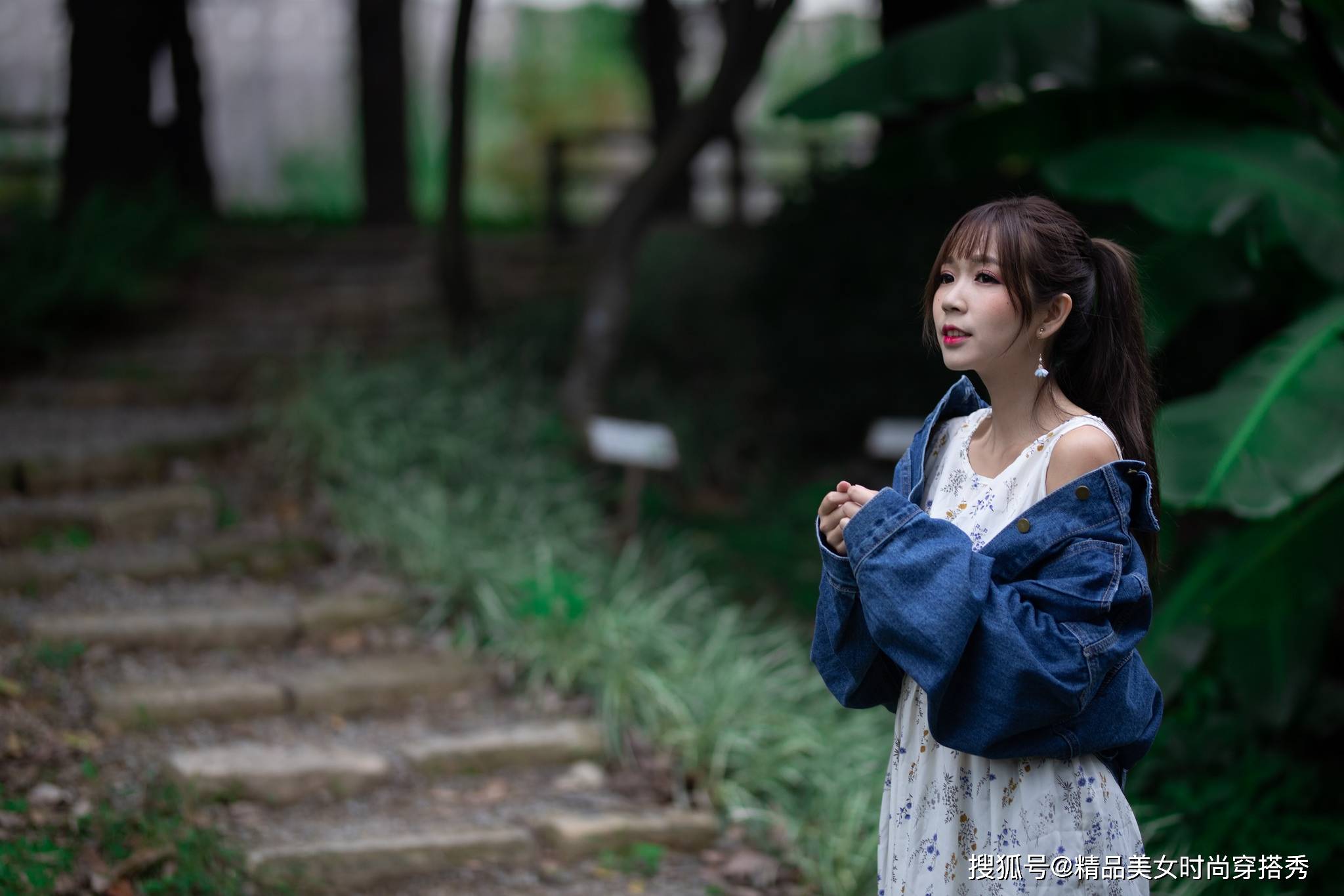 季节|清凉舒适的碎花连衣裙简约时尚，打造出优雅造型，尽显女性魅力