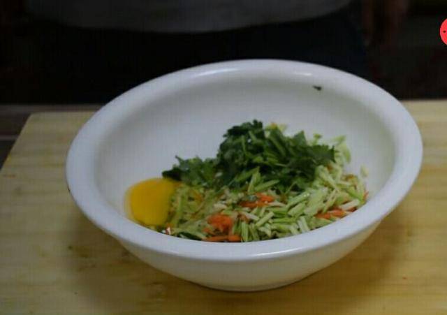 蔬菜|一分钟学会美味的蔬菜早餐饼，吃一次就深深爱上它