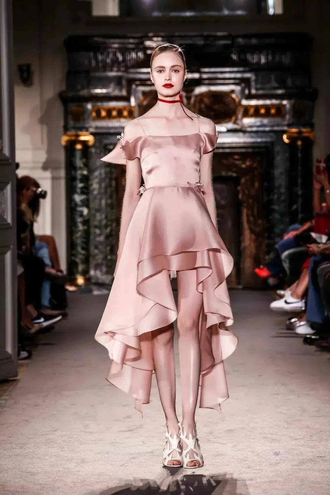 品牌|快把裤子脱掉！今夏最撩人的“法式裙”，显瘦绝绝子！