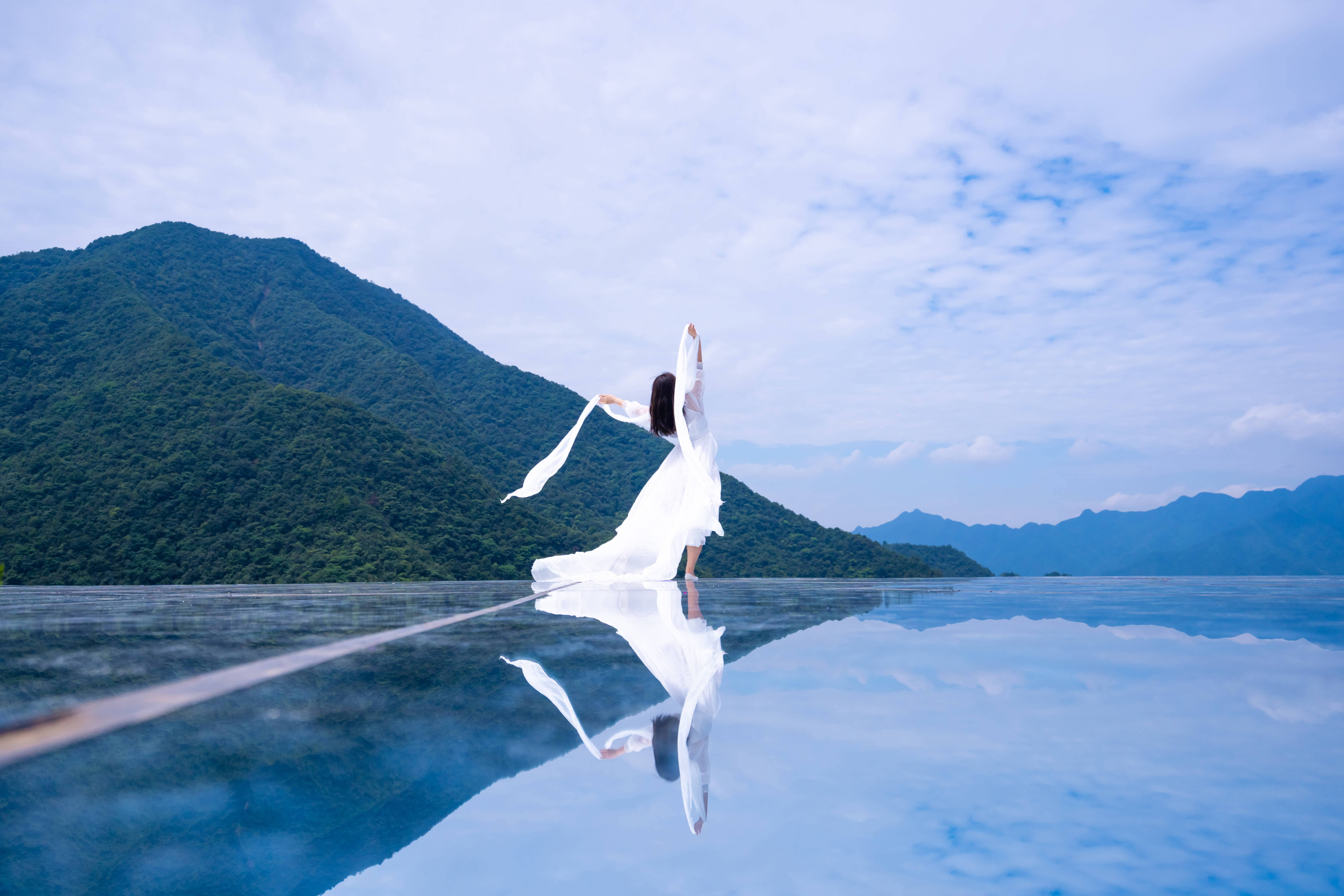 美景|旅游浙江天子地，体验世界最长玻璃漂流，还有天空之镜等各种美景