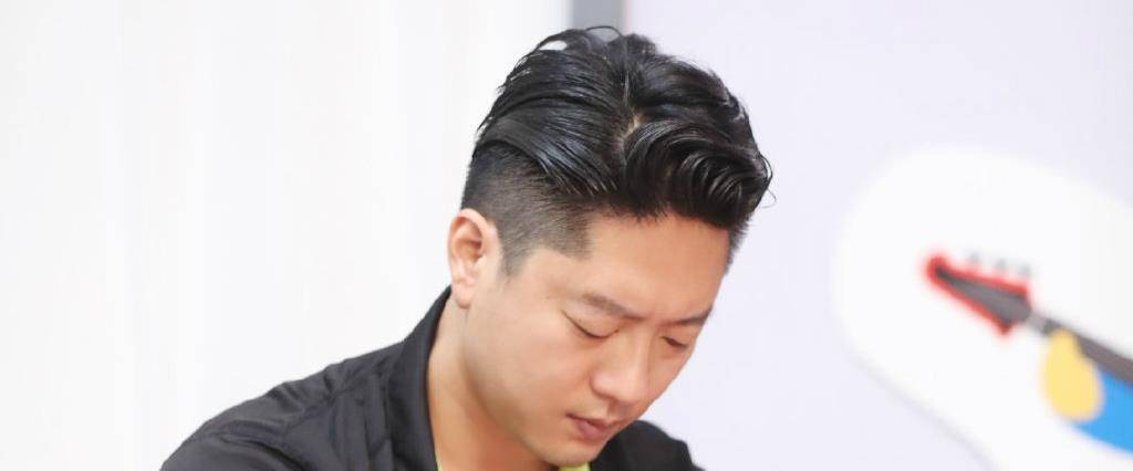 歌王|《跨界歌王》郑恺淘汰李小萌，胜之不武，而且丢掉舞台最好颜值