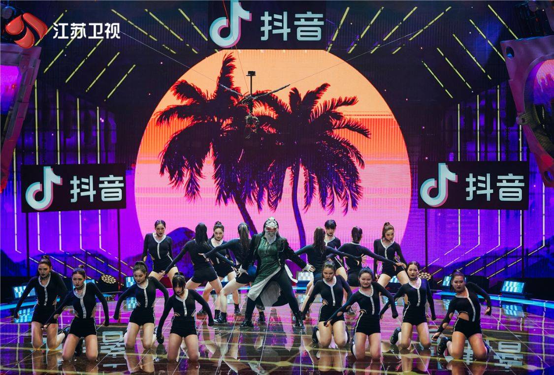 进行|《蒙面舞王》第二季重磅回归，今晚燃炸舞台