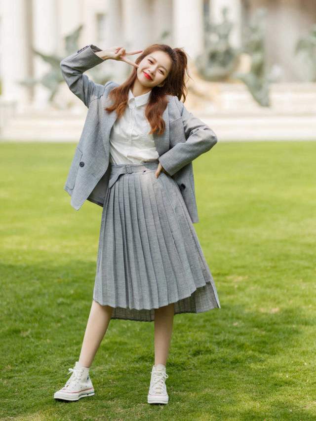 显得|气质女神衣橱里必备的衣服款式，西服和连衣裙，不光百搭还高级