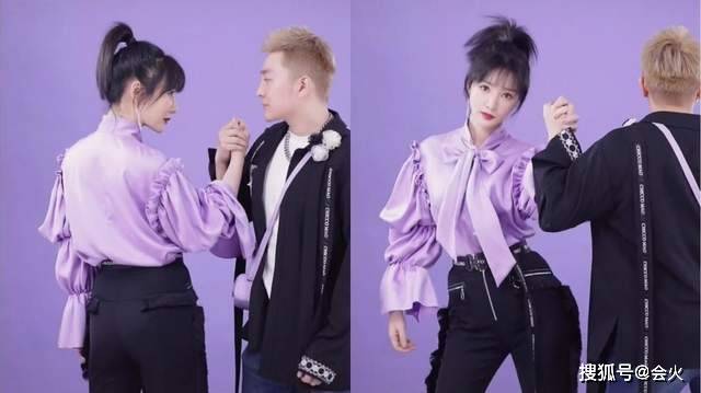 直播|39岁柳岩穿抹胸裙秀事业线！和异性十指紧扣热舞，扭腰胯臀好性感