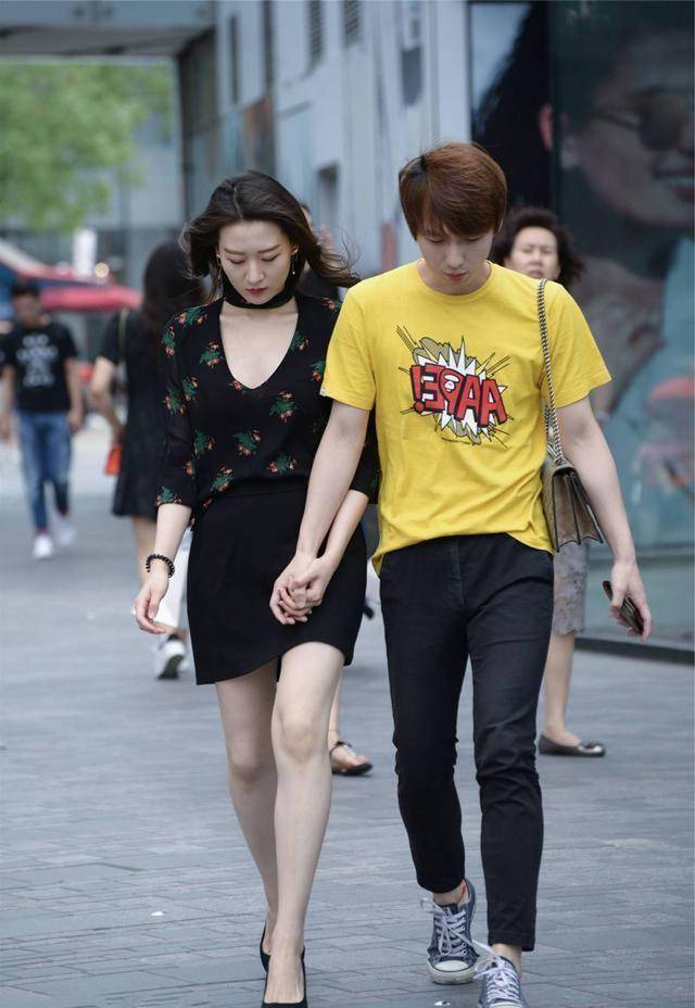 漂亮|纯白色挂脖连衣裙，气质大方，时尚迷人